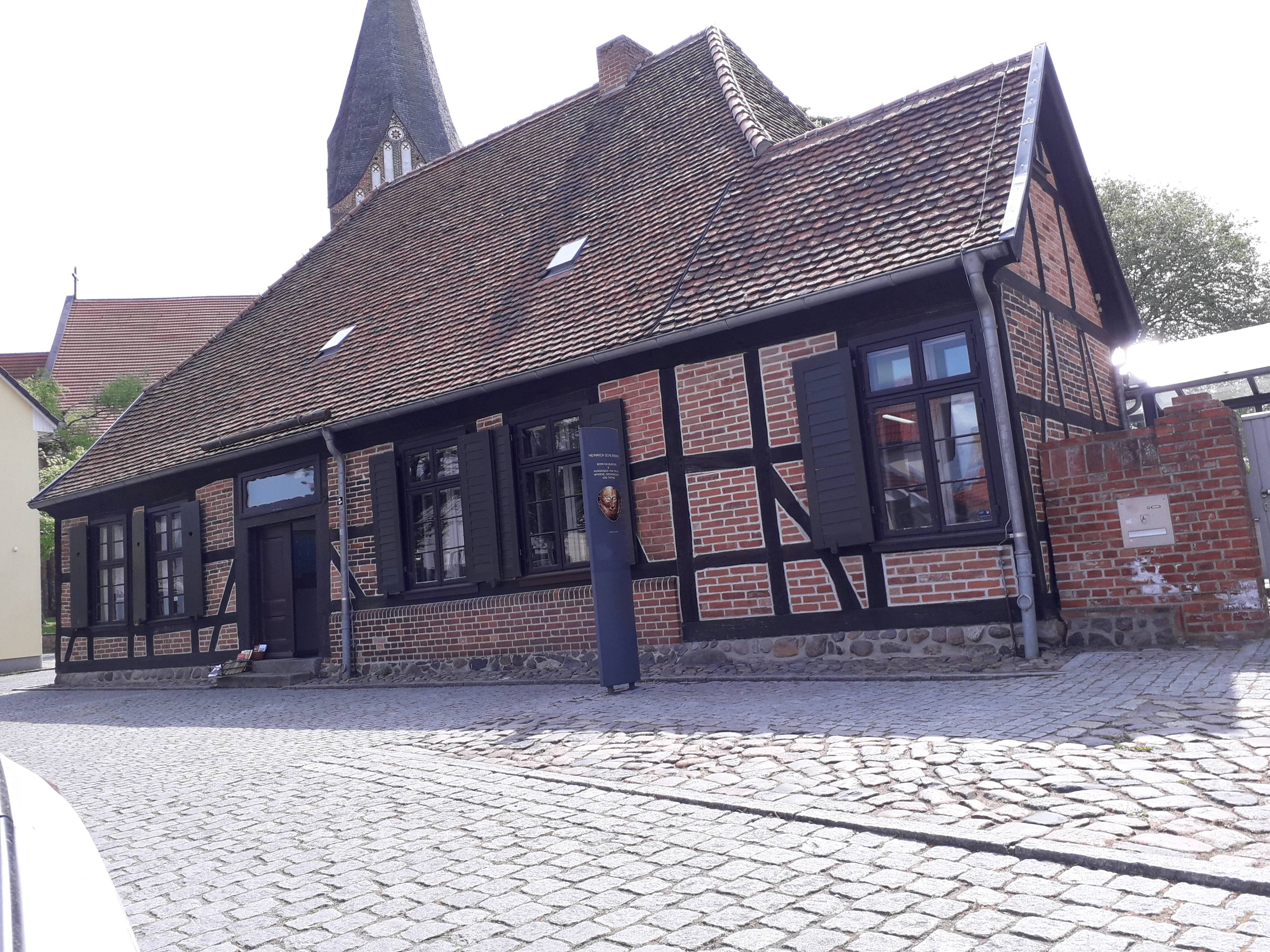 Bild 2 Stadtverwaltung Büro des Bürgermeisters Heinrich-Schliemann-Gedenkstätte in Neubukow