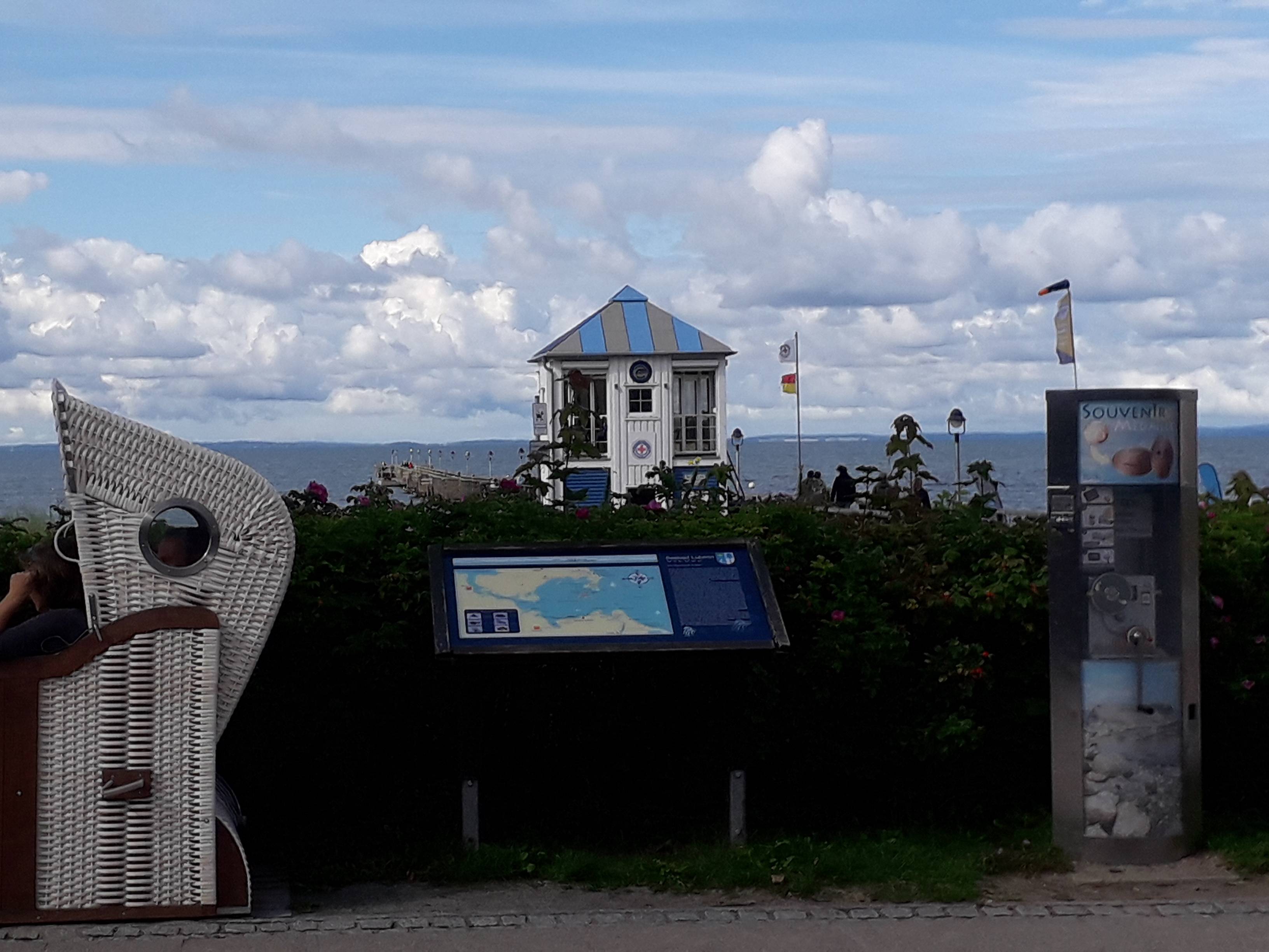 Blick von der Terrasse zur Ostsee und Insel Rügen