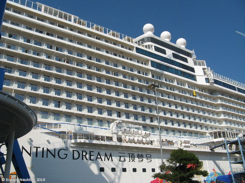 Fast fertig zum Auslaufen: die Genting Dream im September 2016