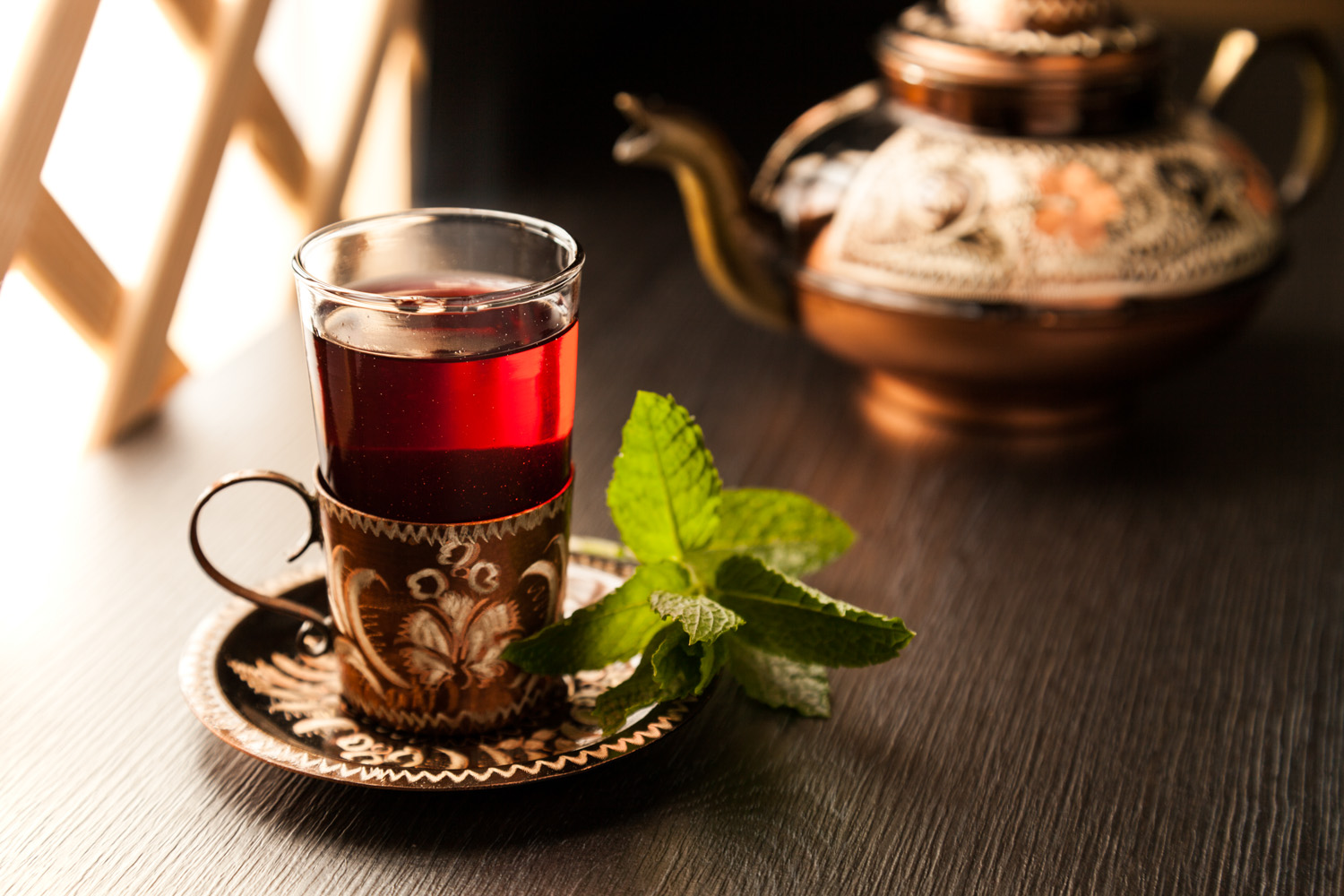 Produktfotografie/Werbefotografie einer Teetasse aus Glas im türkischen Stil.