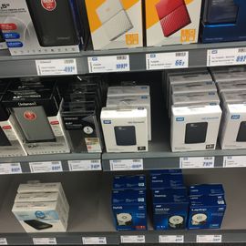 Die Preise sind im EXPERT im Vergleich leider etwas teurer, als im nahen MediaMarkt. Die hier gezeigte Festplatte gibt es wenige Kilometer weiter leider ganze 20€ günstiger.