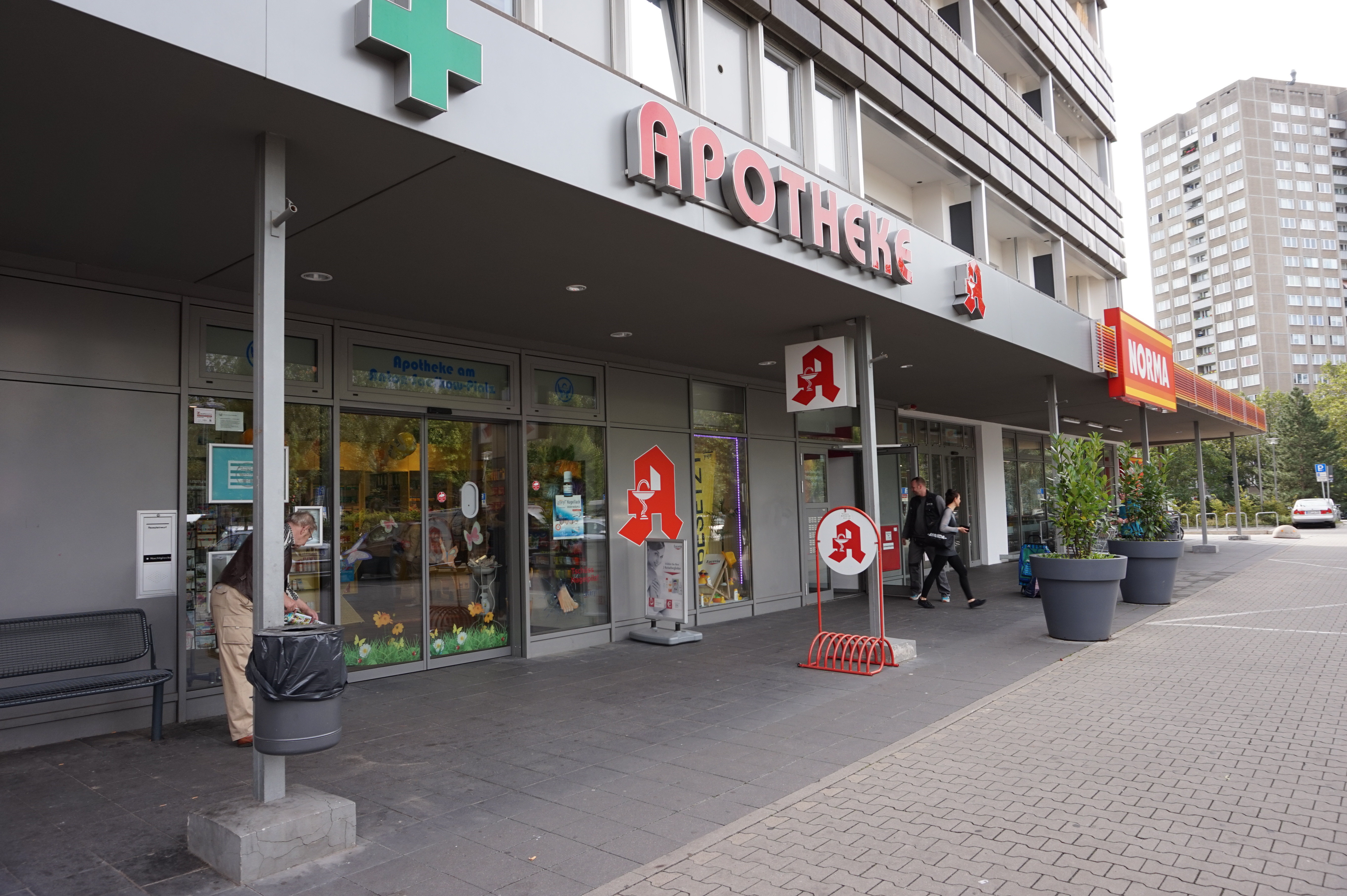 Bild 2 Apotheke am Anton-Saefkow-Platz in Berlin