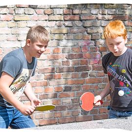 Schultz-Hencke-Haus Brandenburg 2 Kinder beim Tischtennisspielen