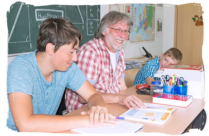 Schultz-Hencke-Haus Schönwalde Kinder mit Lehrer im Individualunterricht