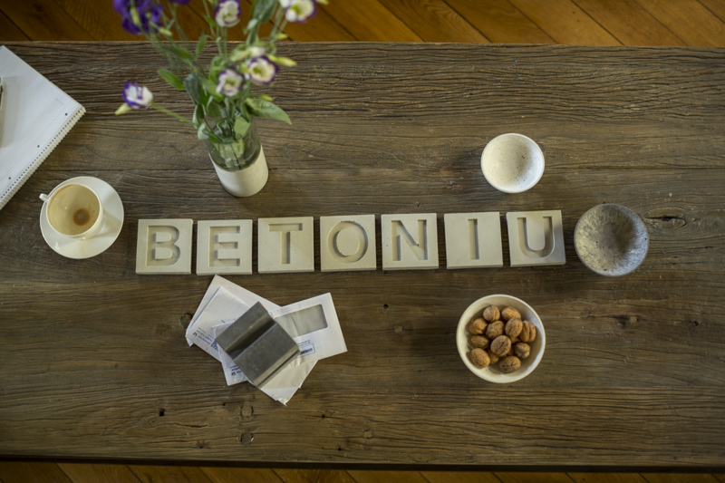 Sagen Sie es mit Beton - die Beton Buchstaben und Zahlen sind robust, nachhaltig und witterungsbest&auml;ndig. Ideal als Wandschmuck und Hausnummerschild.