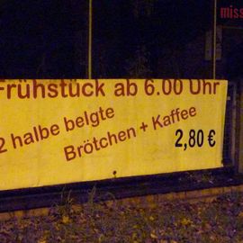 Werbeplakat an der Straße - ich muss immer schmunzeln, wenn ich daran vorbei fahre. ;)