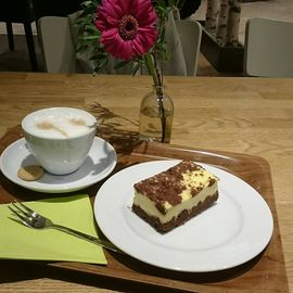 Zeit für ein schönes Stück Zupfkuchen zum Cappuccino 