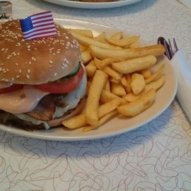 Plymouth XL mit american fries (10,30)