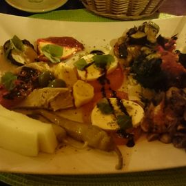 Antipasto misto (9,-)