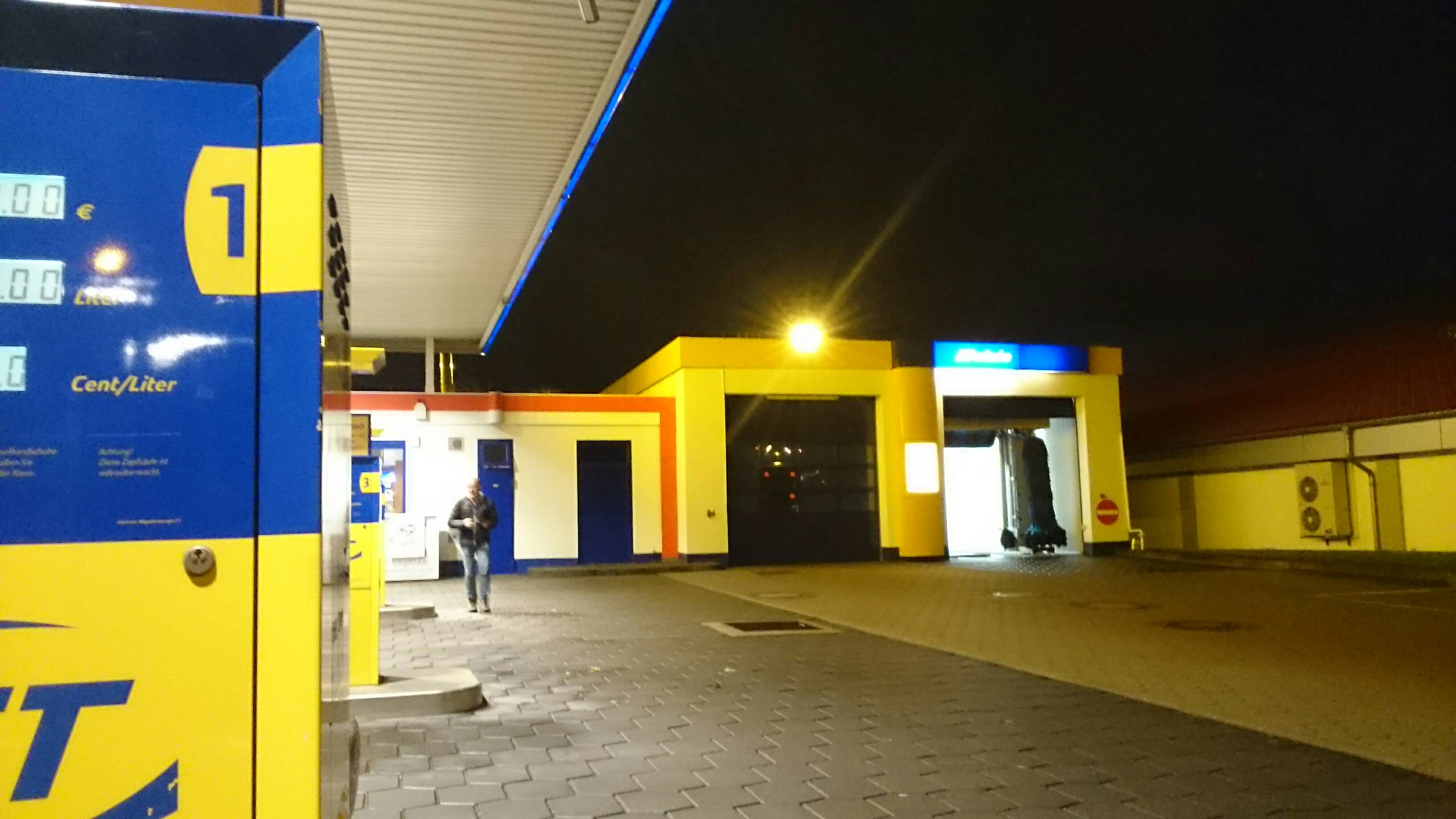 Bild 1 JET-Tankstelle in Lübeck