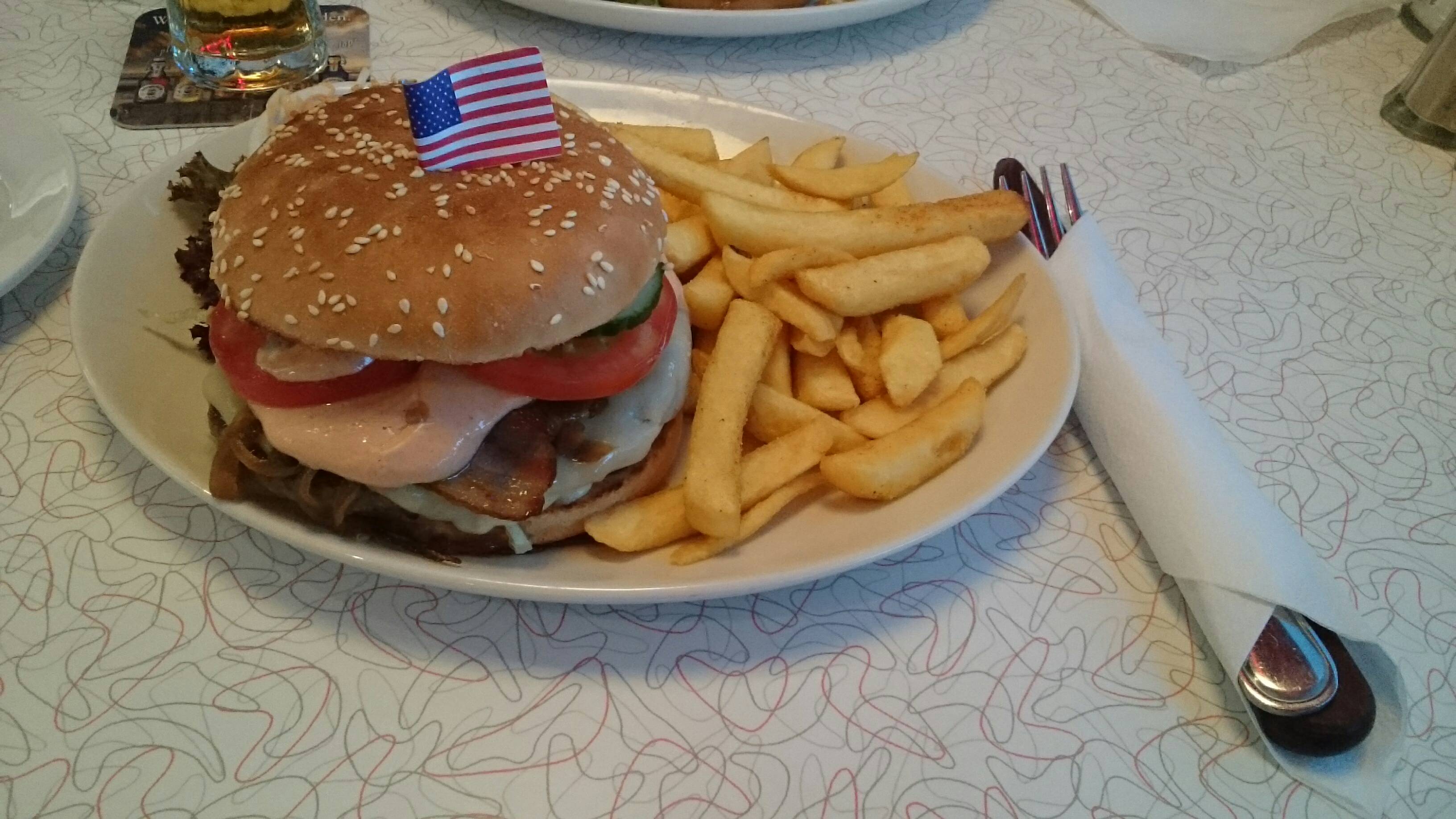 Plymouth XL mit american fries (10,30)