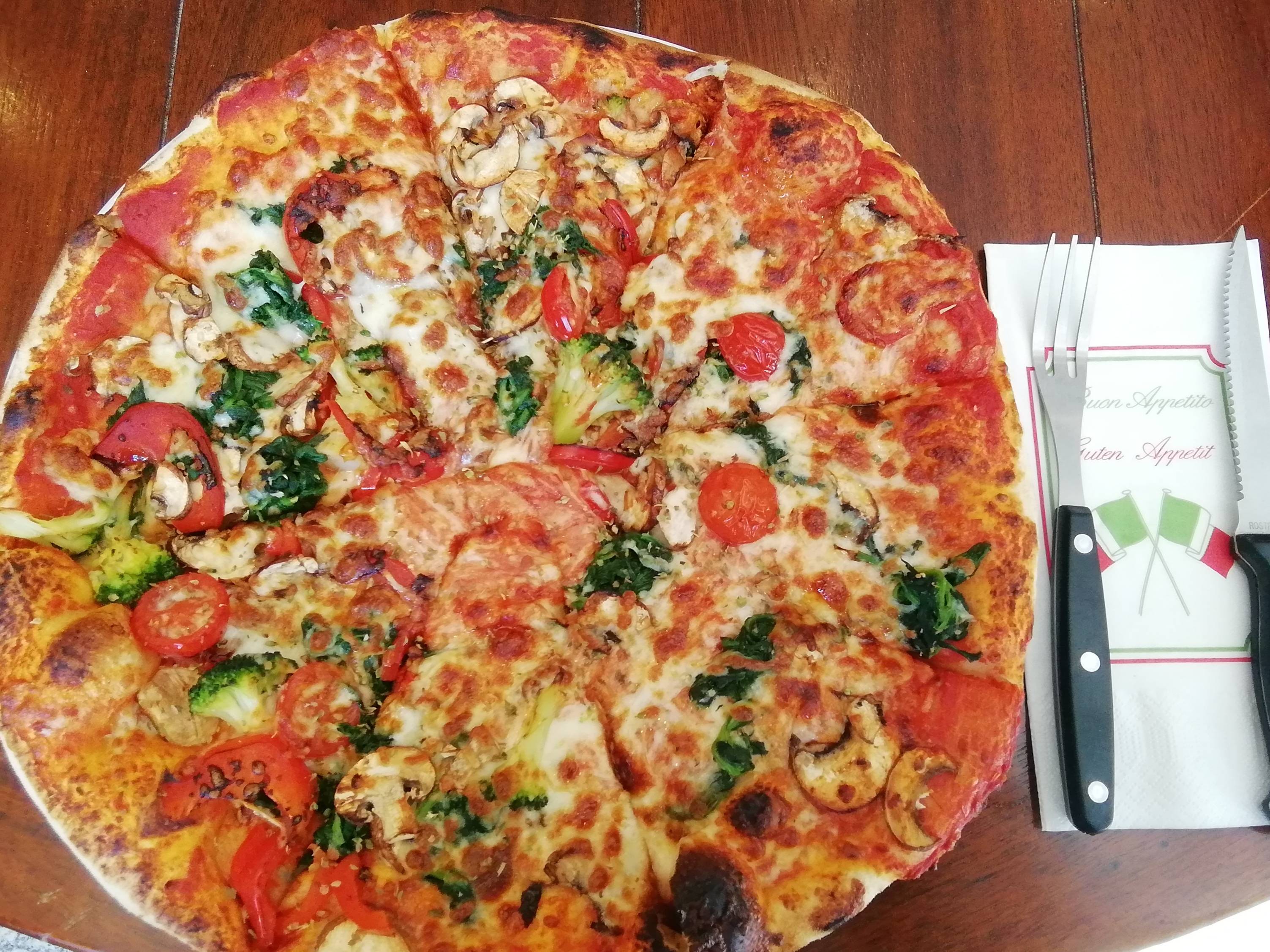 Pizza Vegetariano (9,-)