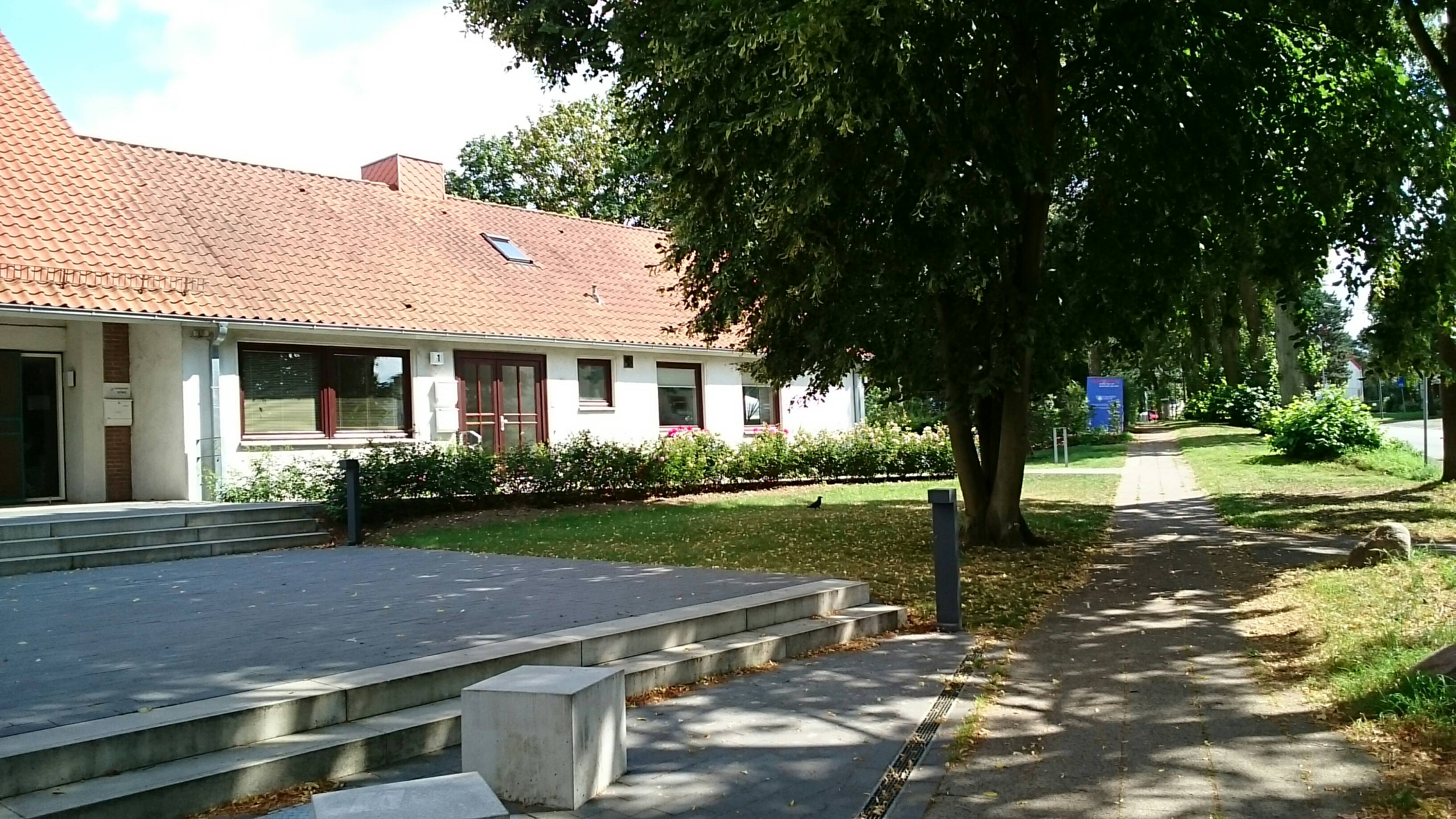 Bild 1 Nordelbische Ev.-luth. Kirche, Auferstehung Kirchengemeinde, Gemeindebüro in Lübeck