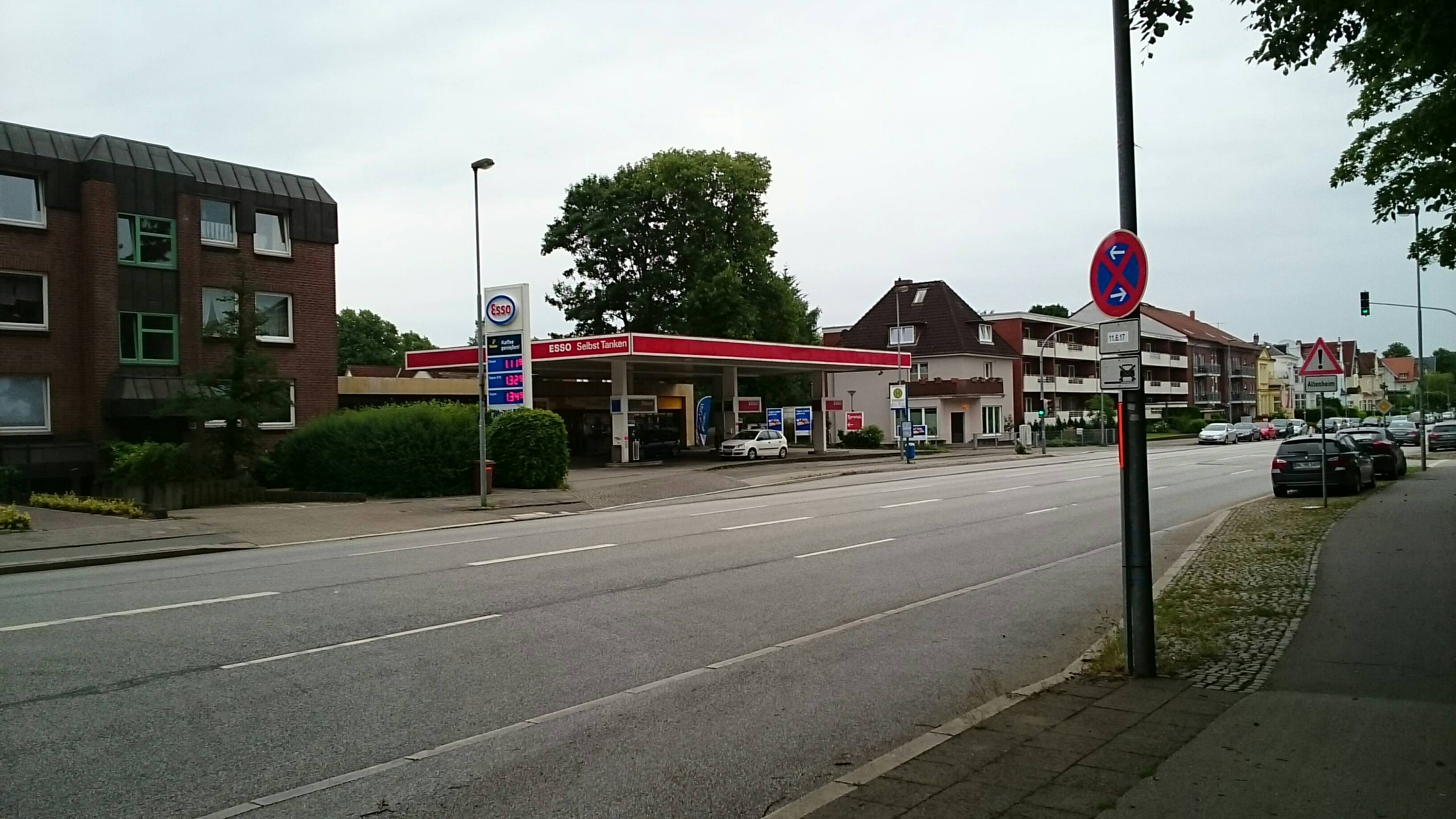 Bild 1 ESSO Tankstelle in Lübeck