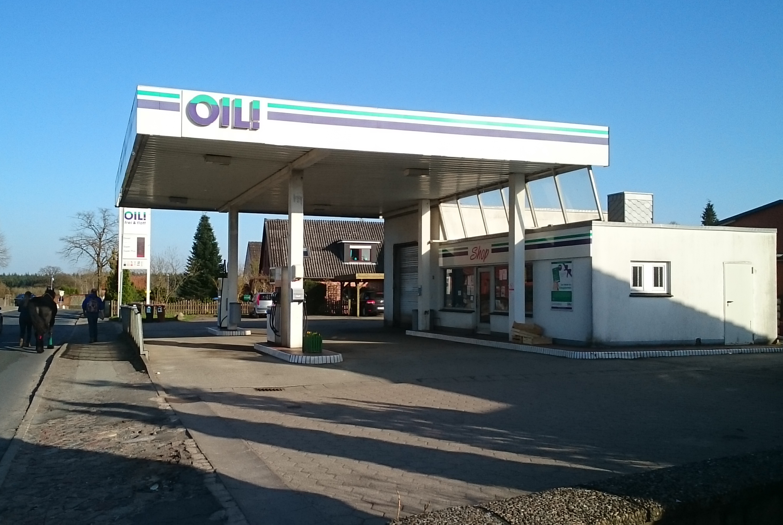 Bild 1 OIL! Tankstelle in Lehmrade