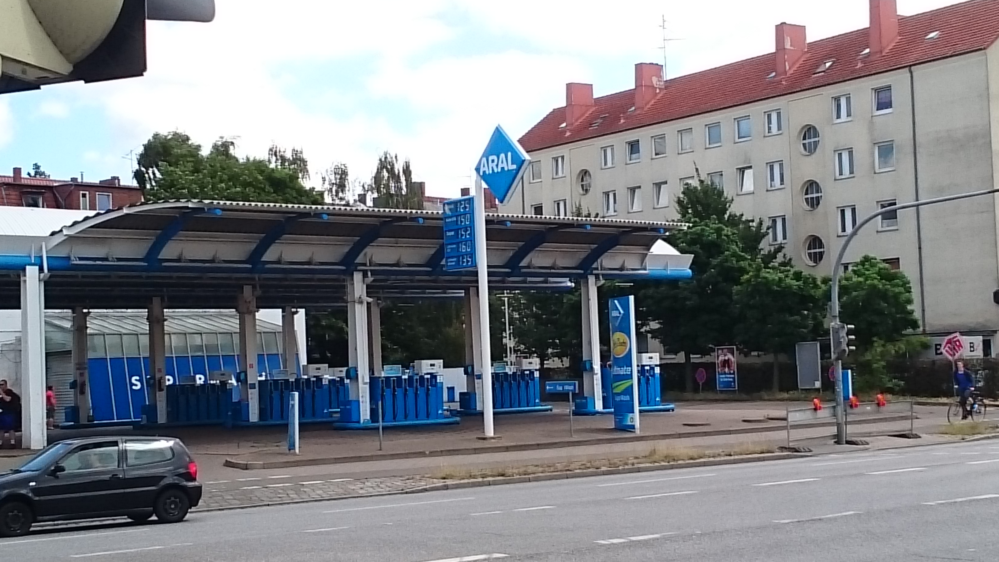 Bild 1 Aral Tankstelle in Lübeck