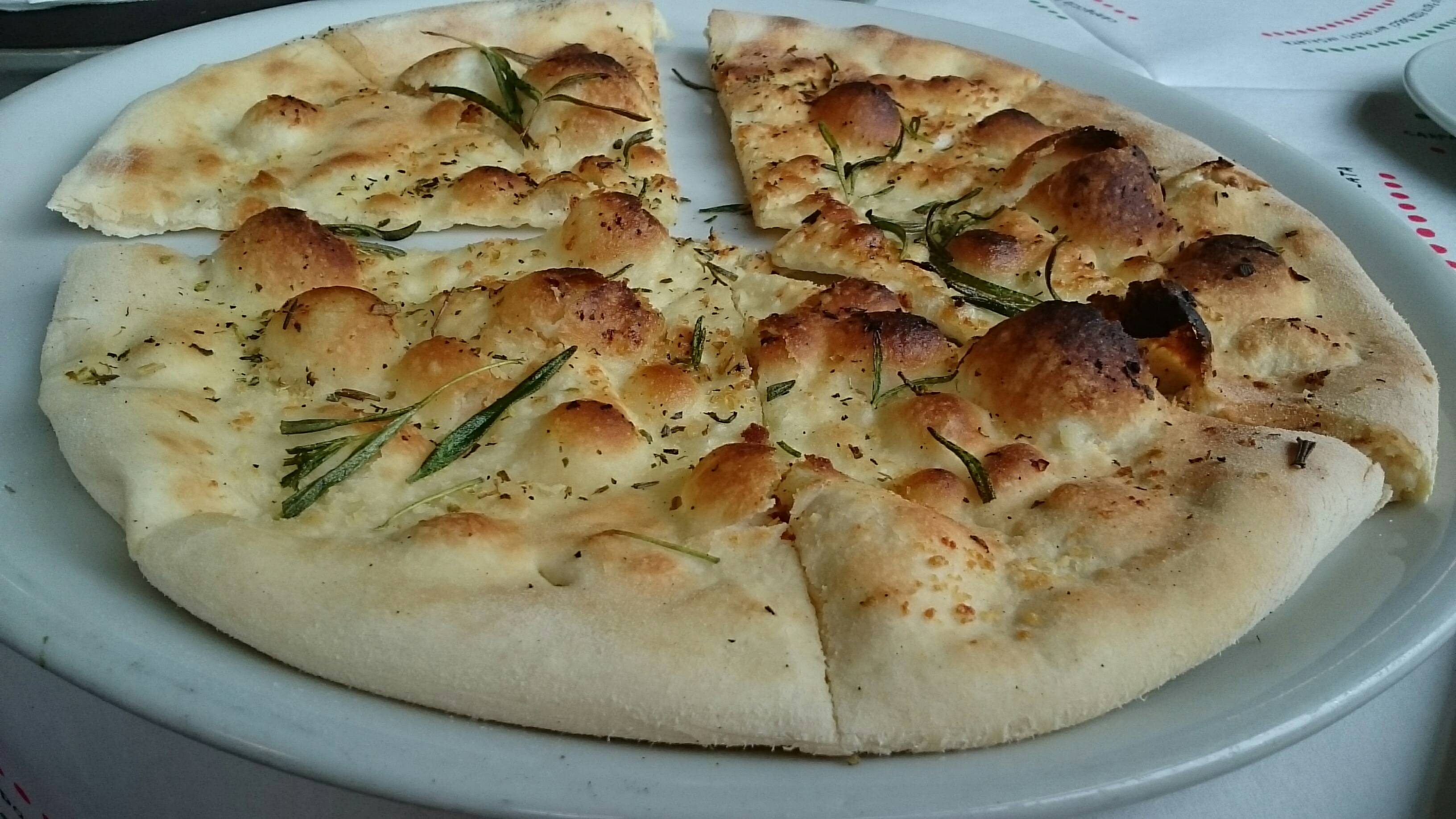 Knusprig-frisch: Pizzabrot (2,50)