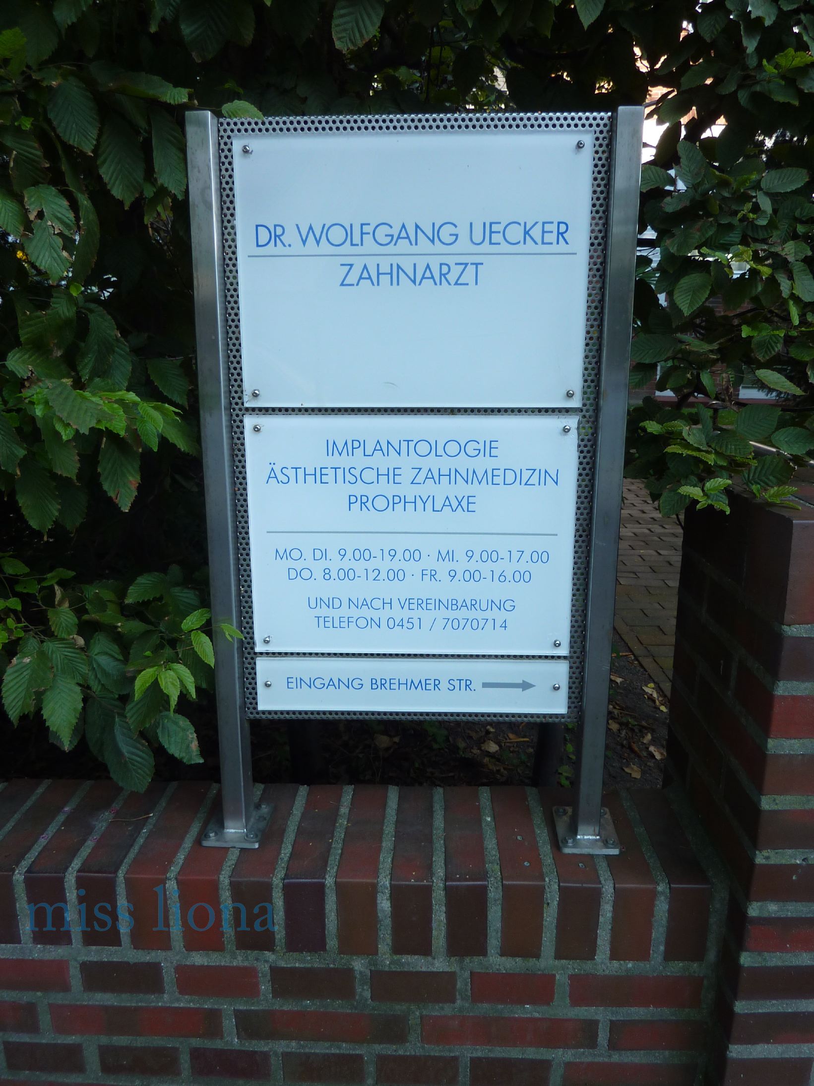 Bild 2 Zahnarztpraxis Dr. Wolfgang Uecker in Lübeck