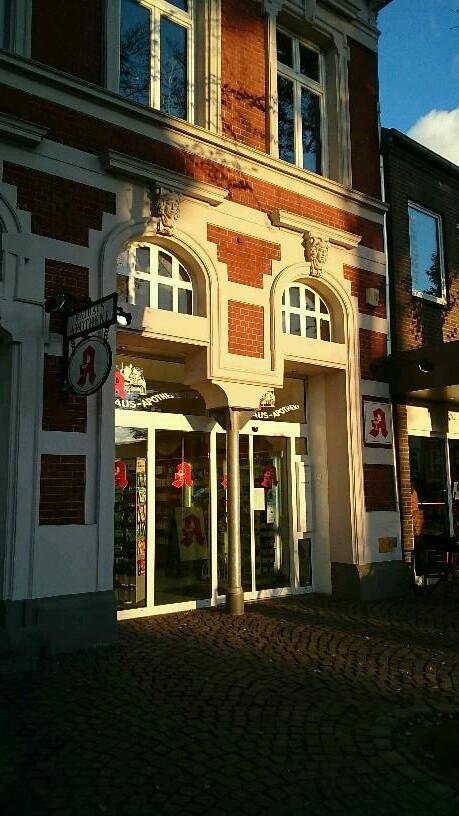 Bild 1 Rathaus-Apotheke Karen Bader in Fehmarn