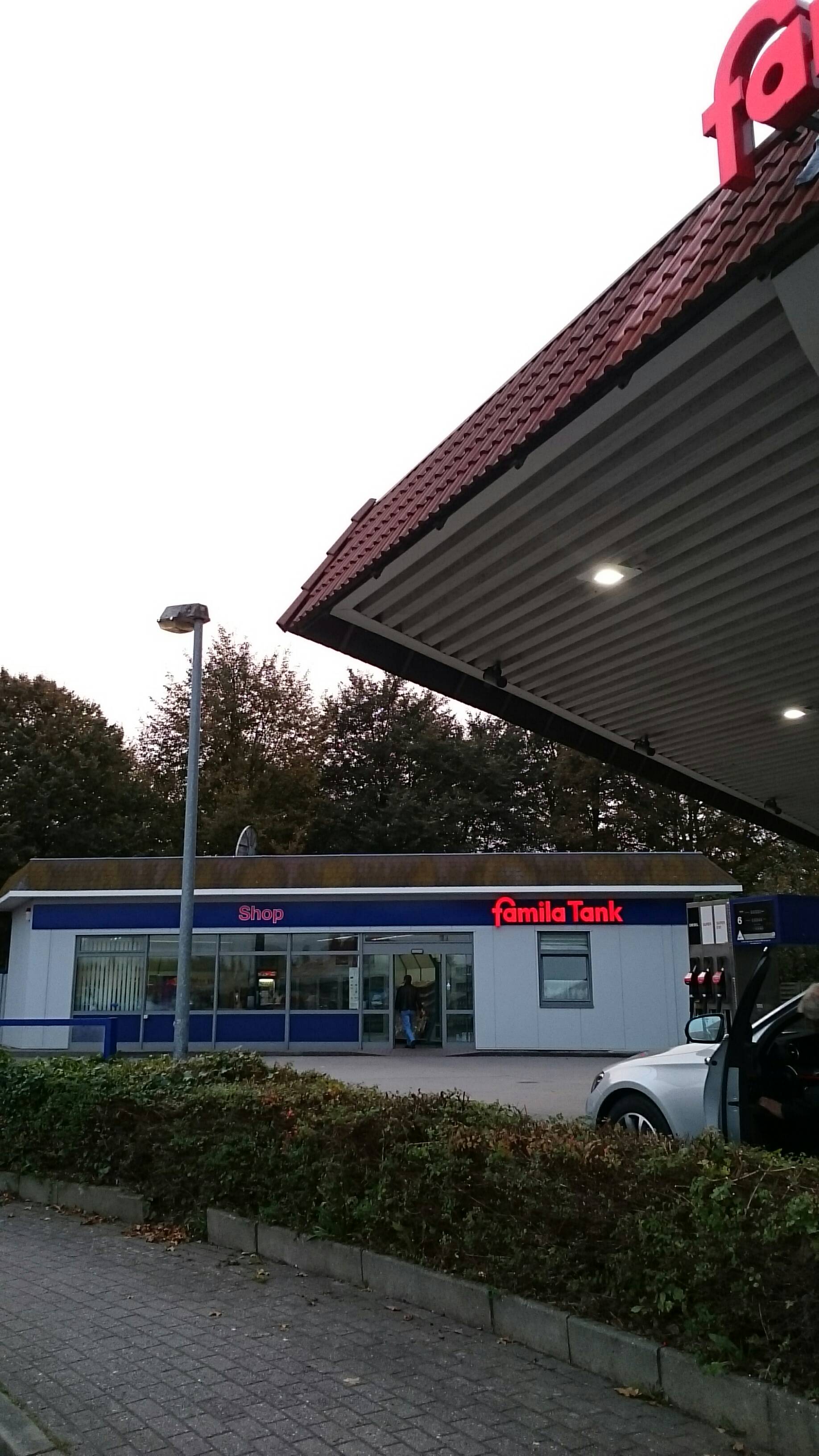 Bild 1 FAMILA Tankstelle in Stockelsdorf