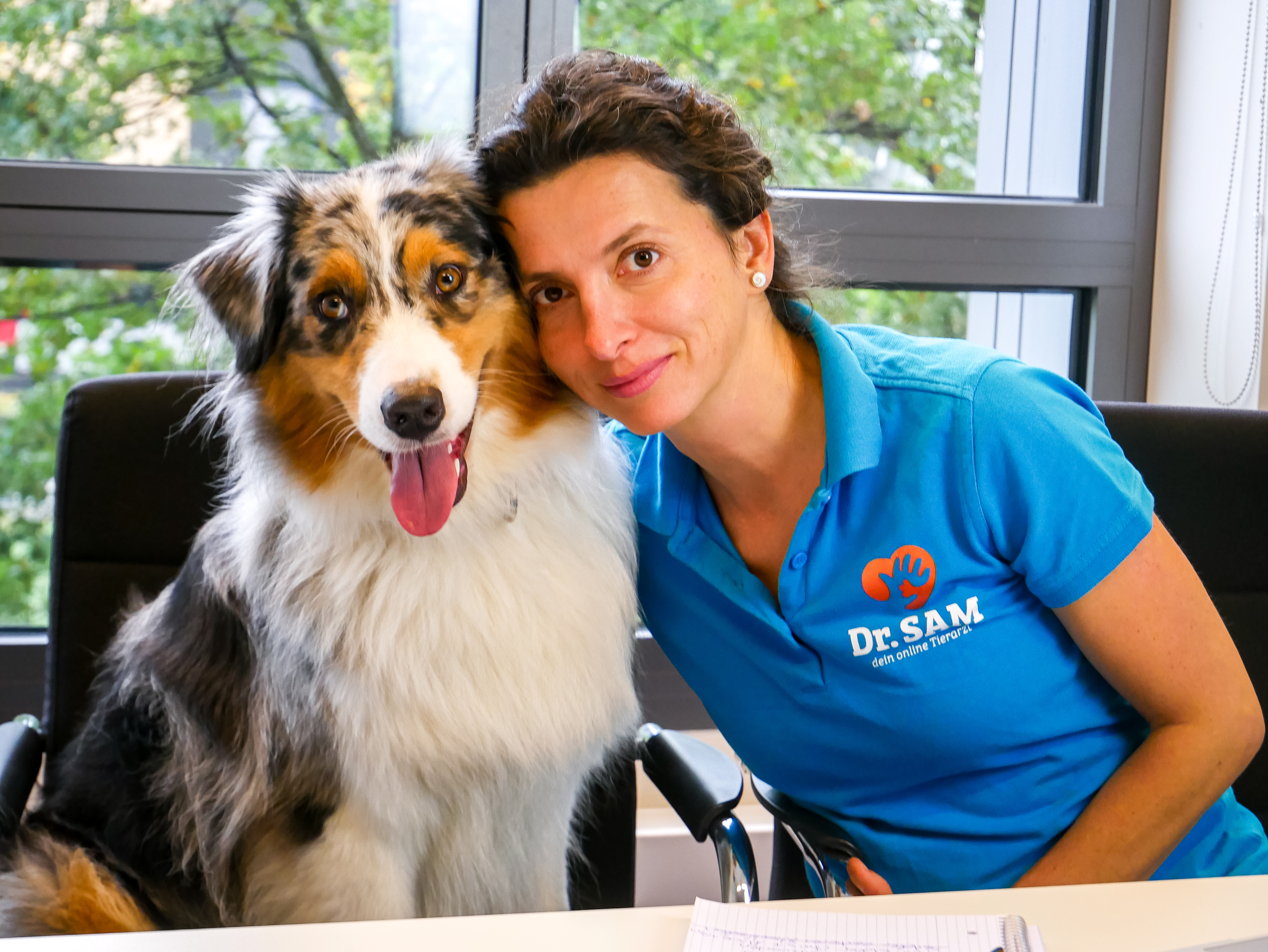 Tierärztin bei Dr. SAM: Alice Holzapfel mit ihrem Hund Caju