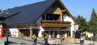 Bild zu Dorf-Alm