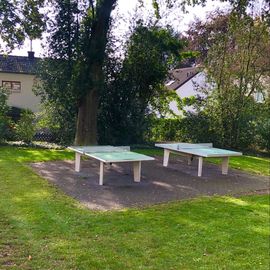 Rhein Klinik Bad Honnef - Garten mit Tischtennisplatten 