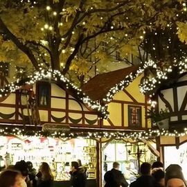 Nikolausdorf der Weihnachtsmarkt auf dem Rudolfplatz in Köln 