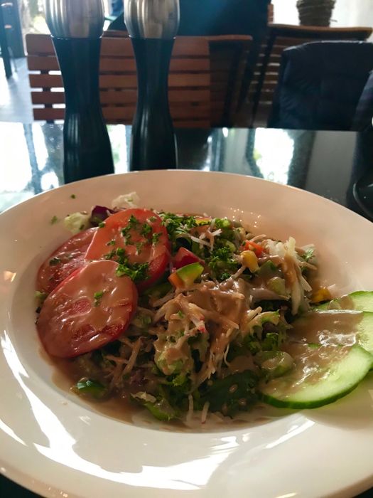 Salat im Cafe Restaurant “ Nebenraum “ bei Boesner Künstlerbedarf in Köln 