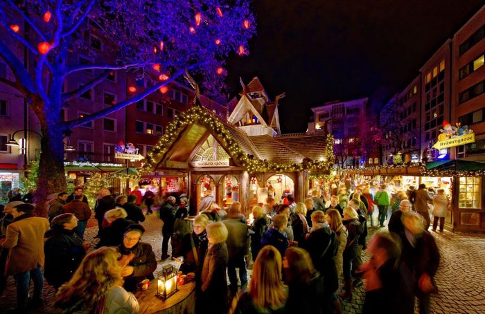Heimat der Heinzel Weihnachtsmarkt in der Kölner Altstadt 