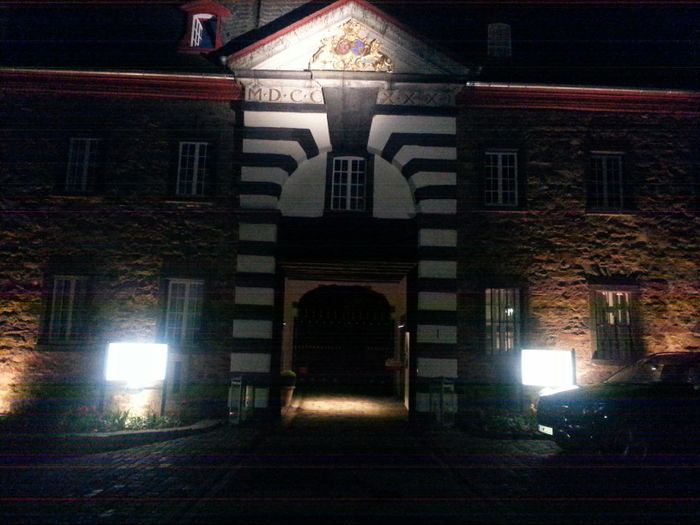 Schlosshotel Burgbrohl, Eingang zum Hotel und Restaurant