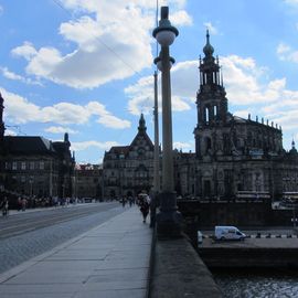 Hofkirche Kathedrale Ss. Trinitatis in Dresden von der Augustusbrücke aus