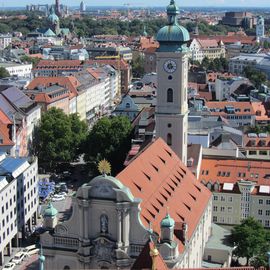 Heilig-Geist-Kirche am Viktualienmarkt in München