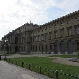 Blick auf die Residenz vom Hofgarten aus