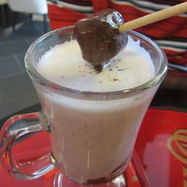 Heiße Schokolade im Café Emil Reimann in Dresden