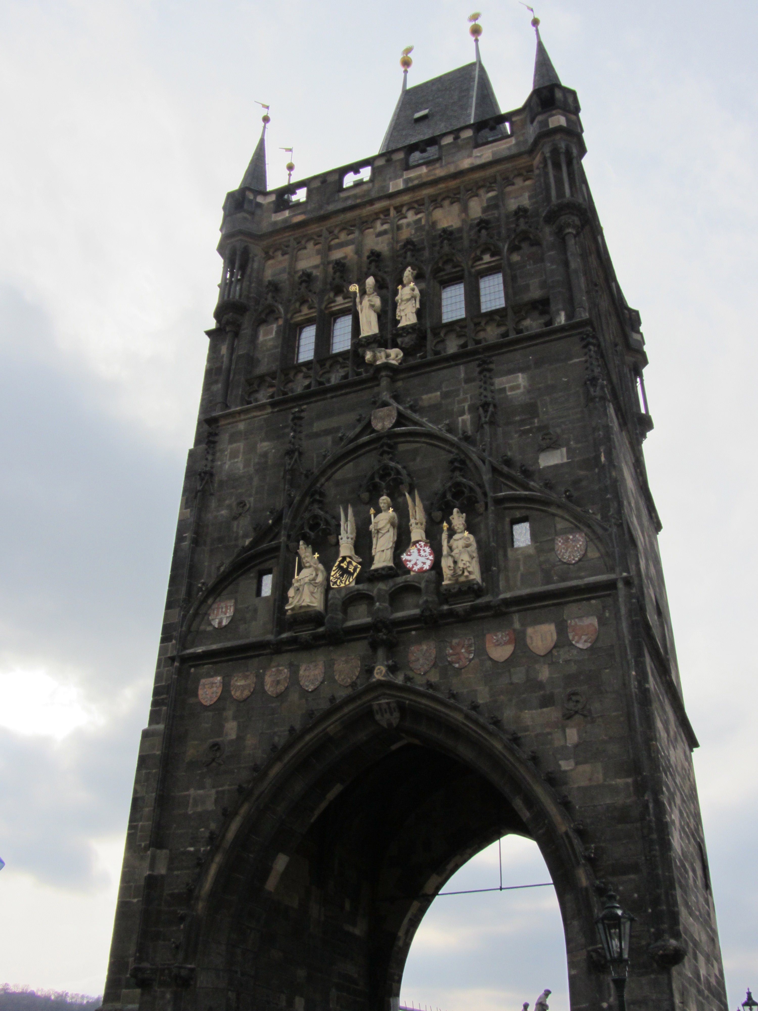 Brückenturm der Karlsbrücke auf der Alstädter Seite in Prag