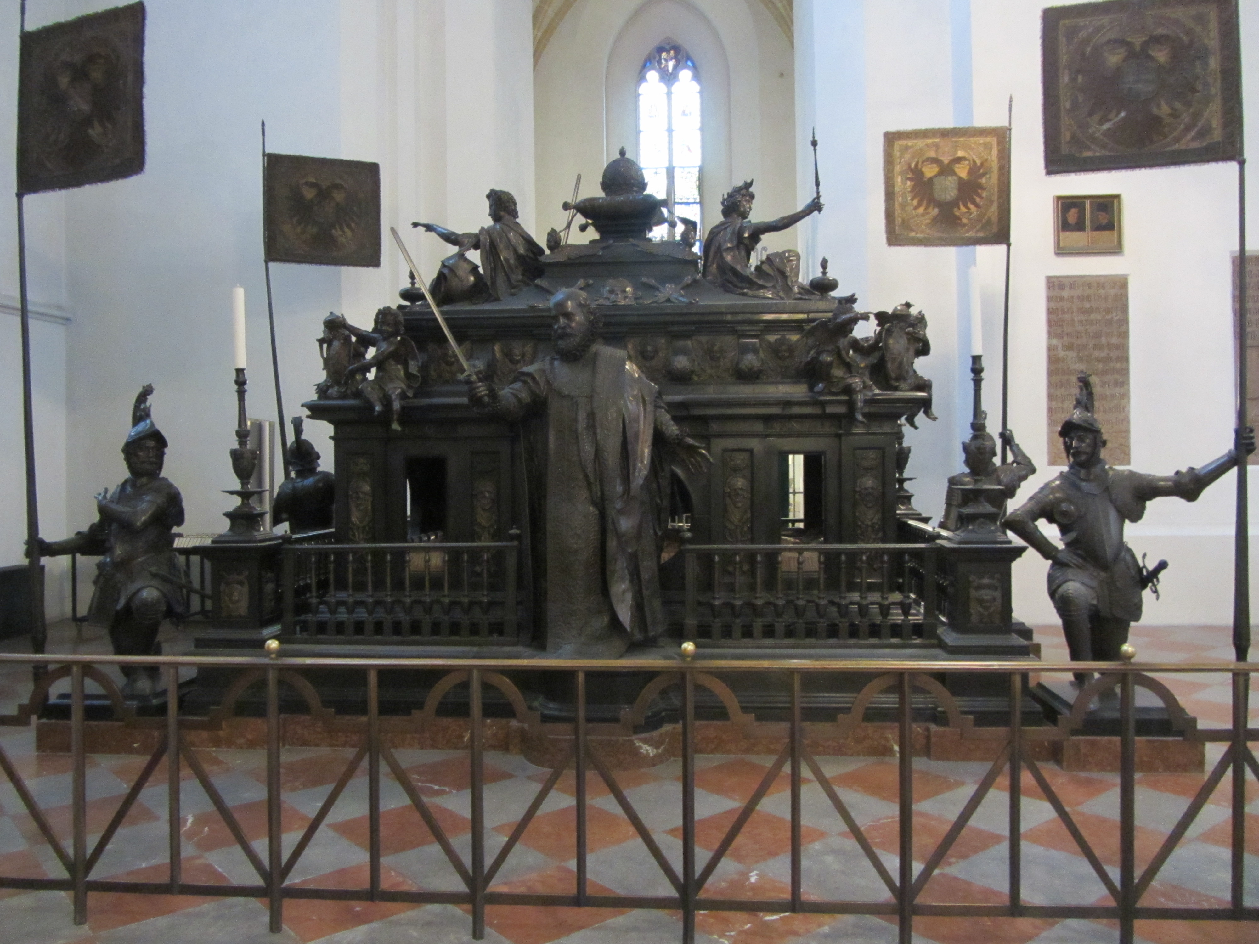 Kenotaph Kaiser Ludwigs des Bayern in der Frauenkirche