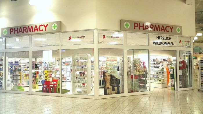 Palmpharma Apotheke im Globus .....Glasfront im Globus