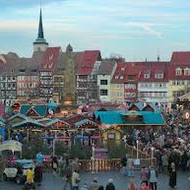 ein Blick vom Turm aus auf den Erfurter Weihnachtsmarkt 2013