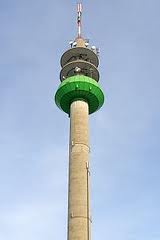 der Ansbacher Fernmeldeturm, welcher auch Daten von Kabel Deutschland uebertraegt incl. deren vom Shop in der Innenstadt