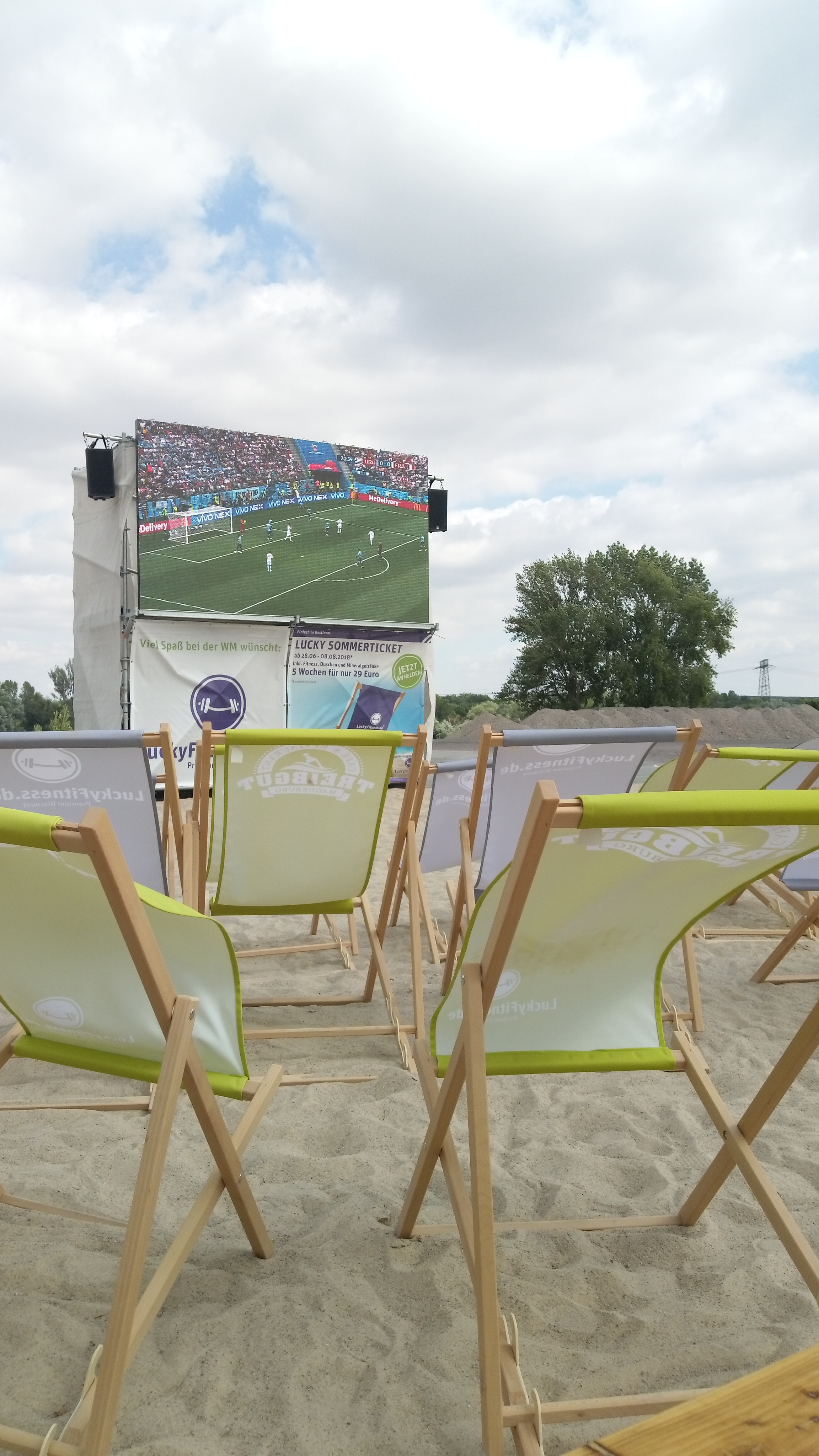 Videowand am Cafe Treibgut zur Fifa WM