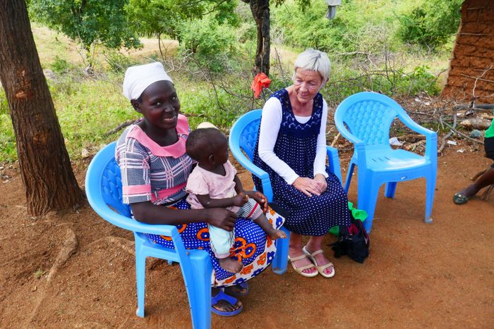 Hausbesuch bei einer Mutter im Projekt in Kenia