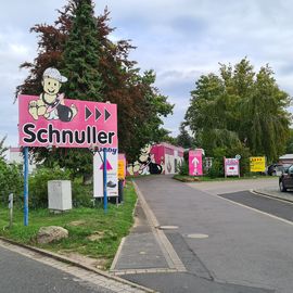 Unsere Einfahrt ist von der Stra&szlig;e her gut ausgeschildert.