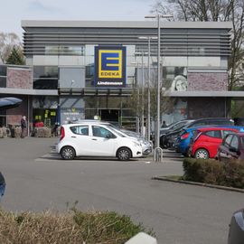 großer Parkplatz