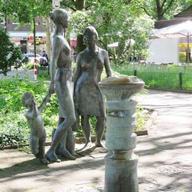 Siegburgstraße, DO-Mengede + 'Gespräch am Brunnen'