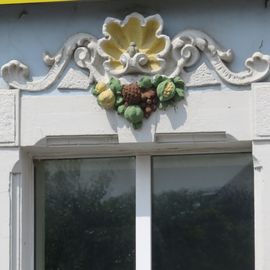 Obst über dem Fenster