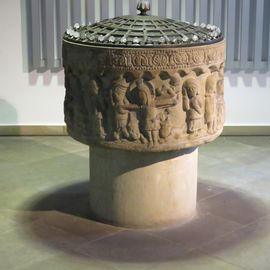 romanischer Taufstein (etwa 1175)