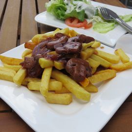 Pommes Frites mit Pilzsoße