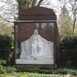 Wilhelm Fassbinder, "Die Trauernde", ©Asio otus - https://de.wikipedia.org/wiki/Datei:Iserlohn-HauptfriedhofVogt1-Asio.JPG