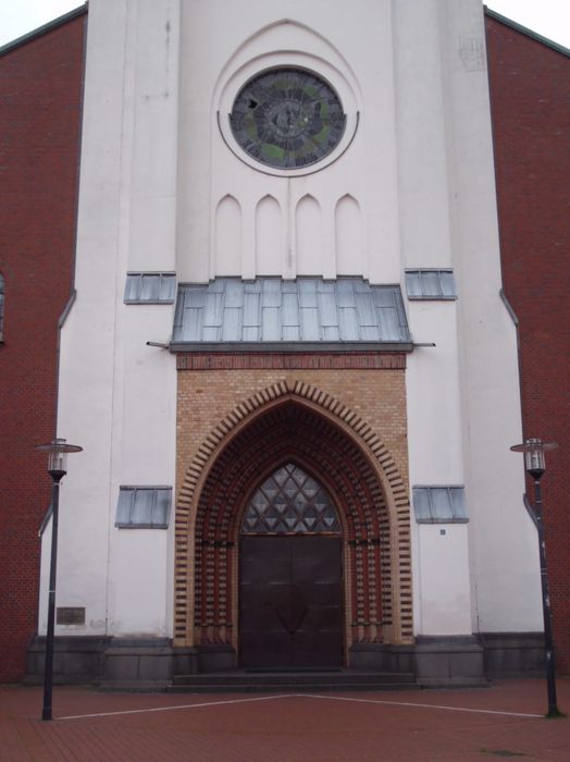 Portal mit Rosettenfenster